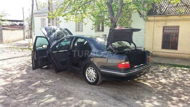 Mercedes E 240 2000, 210,000 km - 2.6 l - Gəncə
