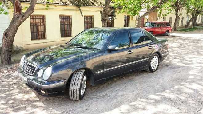 Mercedes E 240 2000, 210,000 km - 2.6 l - Gəncə
