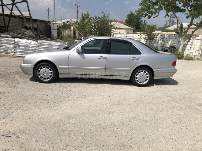 Mercedes E 240 2000, 297,000 km - 2.6 l - Bakı