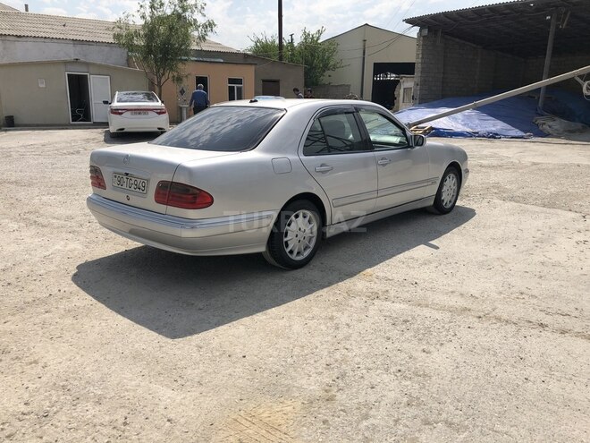 Mercedes E 240 2000, 297,000 km - 2.6 l - Bakı