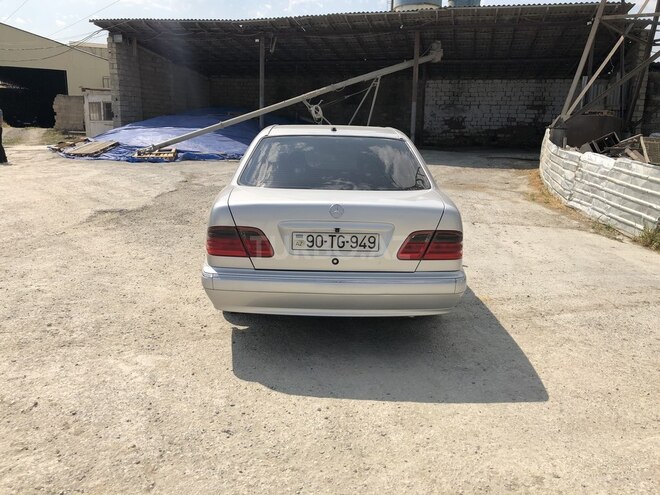 Mercedes E 240 2000, 297,000 km - 2.6 l - Bakı