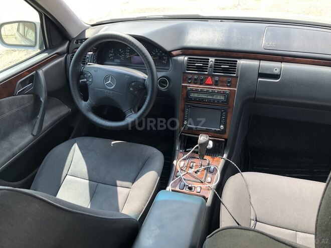 Mercedes E 240 2000, 297,000 km - 2.6 l - Bakı