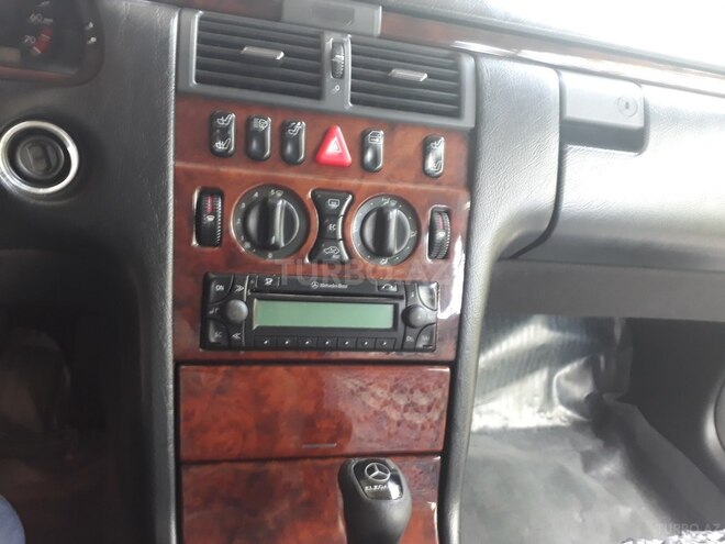 Mercedes E 230 1997, 246,704 km - 2.3 l - Bərdə