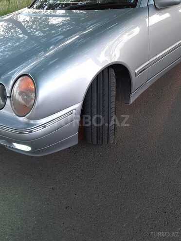Mercedes E 240 2001, 170,123 km - 2.4 l - Masallı