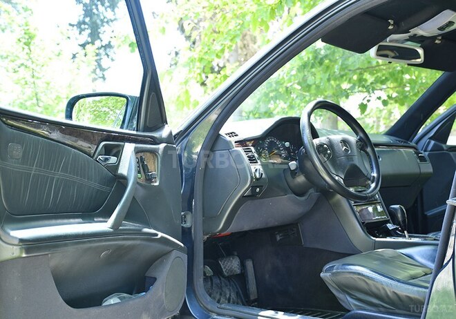 Mercedes E 270 2001, 285,000 km - 2.7 l - İmişli