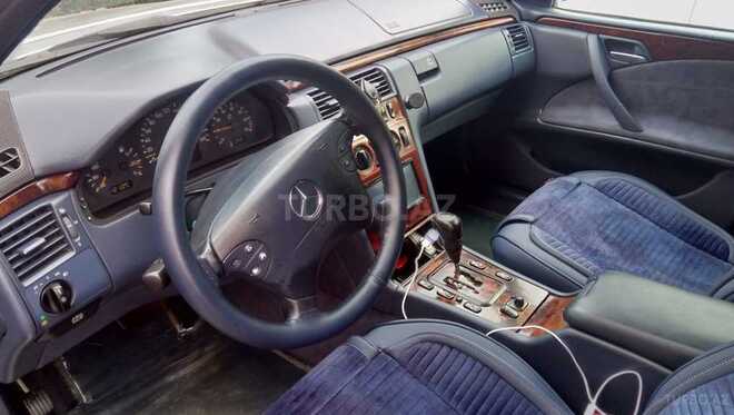 Mercedes E 240 1999, 330,000 km - 2.4 l - Bakı