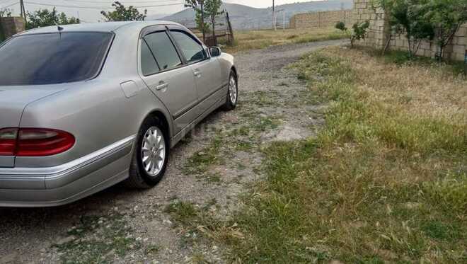 Mercedes E 240 1999, 330,000 km - 2.4 l - Bakı