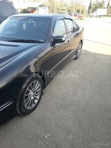 Mercedes E 320 2001, 235,000 km - 3.2 л - Ağcabədi