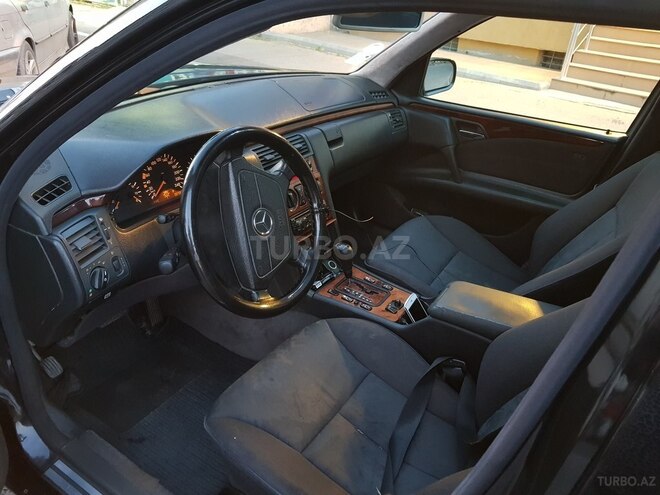Mercedes E 240 1998, 334,554 km - 2.4 l - Bakı