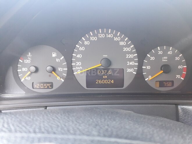 Mercedes E 240 2000, 260,000 km - 2.6 л - Sabirabad