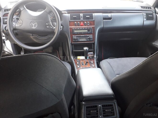 Mercedes E 240 2000, 260,000 km - 2.6 л - Sabirabad