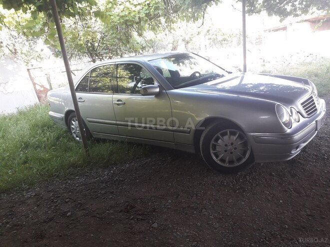 Mercedes E 240 2000, 260,000 km - 2.6 л - Sabirabad