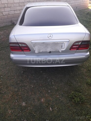 Mercedes E 240 2000, 260,000 km - 2.6 л - Sabirabad