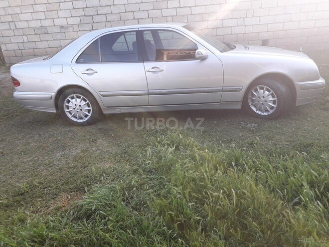 Mercedes E 240 2000, 260,000 km - 2.6 л - Sabirabad
