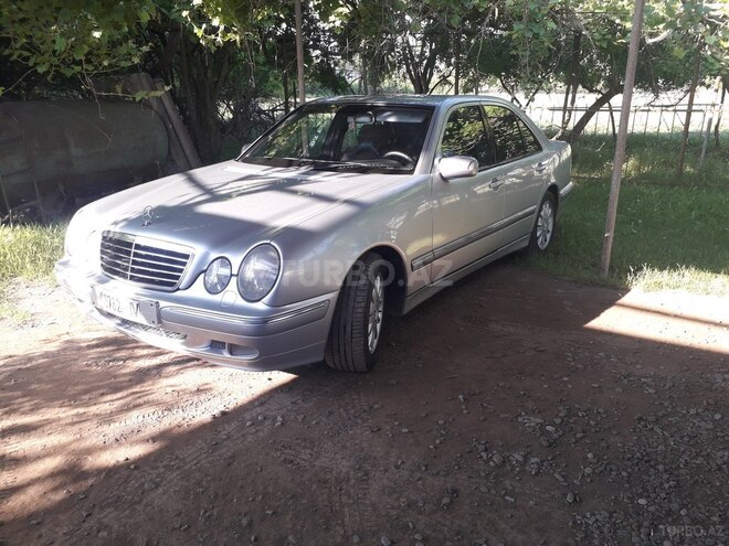 Mercedes E 240 2000, 260,000 km - 2.6 л - Sabirabad