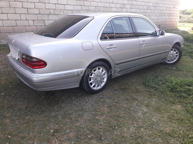 Mercedes E 240 2000, 260,000 km - 2.6 л - Sabirabad