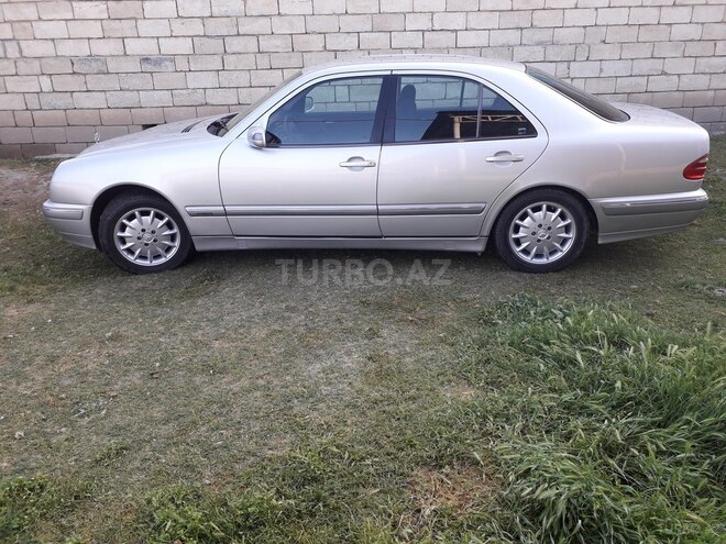 Mercedes E 240 2000, 260,000 km - 2.6 л - Sabirabad