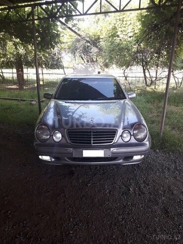 Mercedes E 240 2000, 260,000 km - 2.6 л - Sabirabad