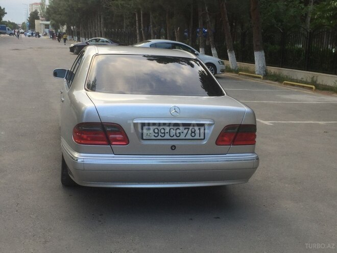 Mercedes E 240 2001, 230,000 km - 2.4 l - Sumqayıt