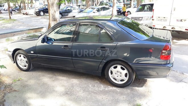Mercedes C 200 2000, 133,000 km - 2.0 л - Bakı
