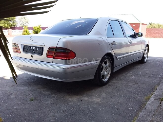 Mercedes E 240 2000, 246,000 km - 2.4 l - Salyan
