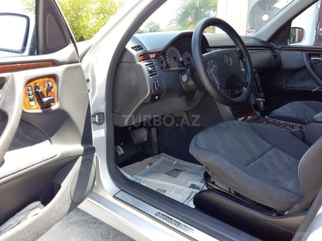Mercedes E 240 2000, 246,000 km - 2.4 l - Salyan