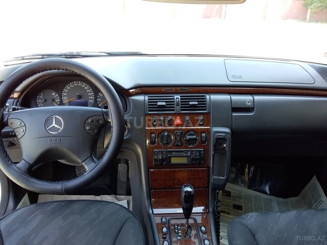 Mercedes E 240 2000, 246,000 km - 2.4 l - Salyan