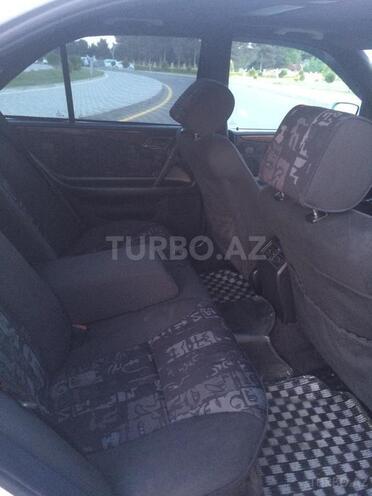 Mercedes E 240 2000, 270,000 km - 2.4 l - Bakı