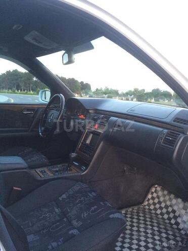 Mercedes E 240 2000, 270,000 km - 2.4 l - Bakı