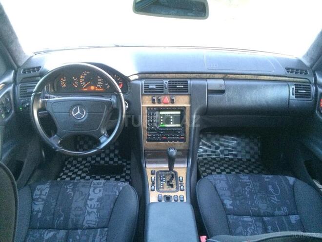 Mercedes E 240 2000, 270,000 km - 2.4 l - Bakı