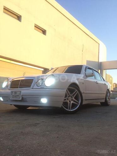 Mercedes E 240 2000, 270,000 km - 2.4 l - Bakı