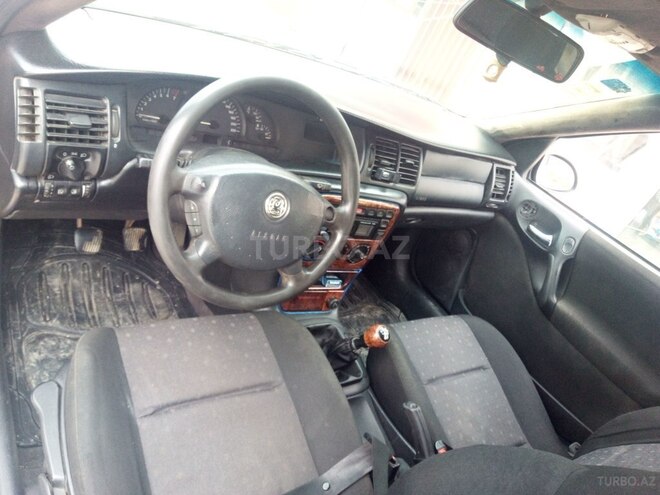 Opel Vectra 1996, 260,000 km - 1.6 l - Bakı