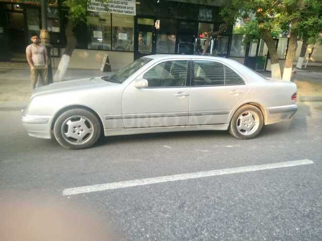 Mercedes E 220 2001, 405,880 km - 2.2 l - Sumqayıt