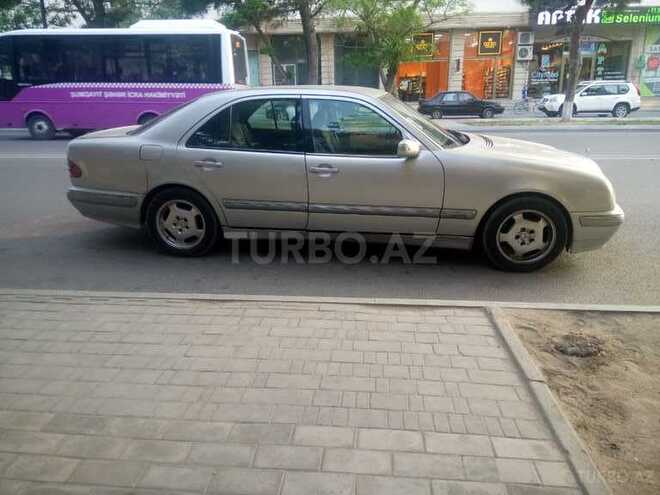 Mercedes E 220 2001, 405,880 km - 2.2 l - Sumqayıt
