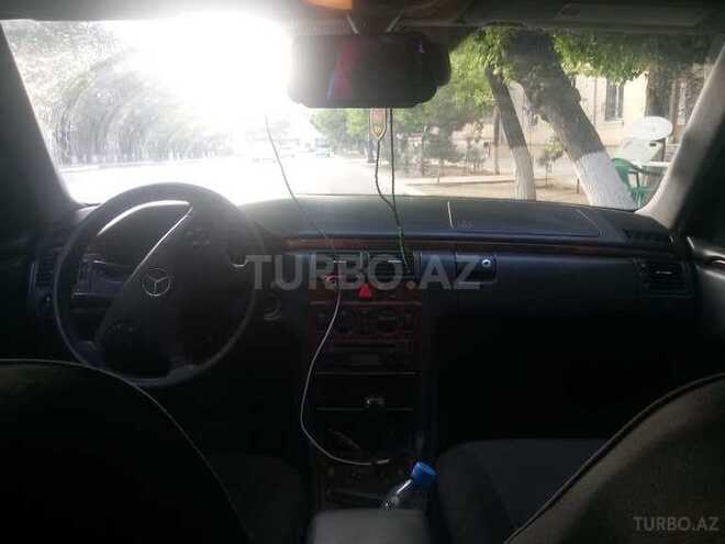 Mercedes E 220 2001, 405,880 km - 2.2 l - Sumqayıt