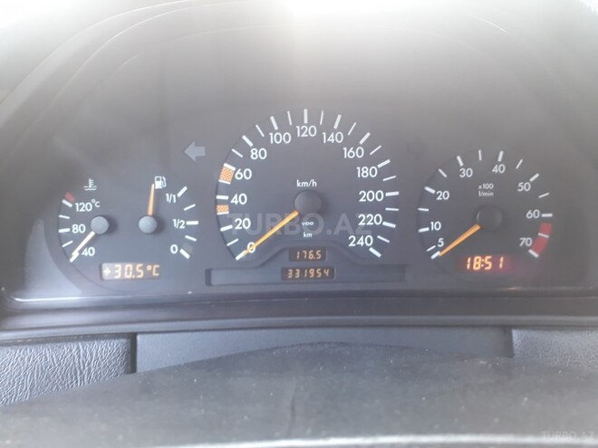 Mercedes E 200 1996, 332,000 km - 2.0 l - Göyçay