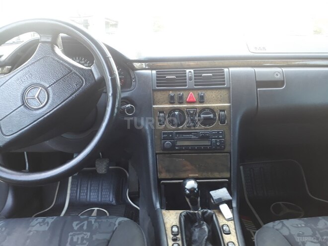 Mercedes E 200 1996, 332,000 km - 2.0 l - Göyçay