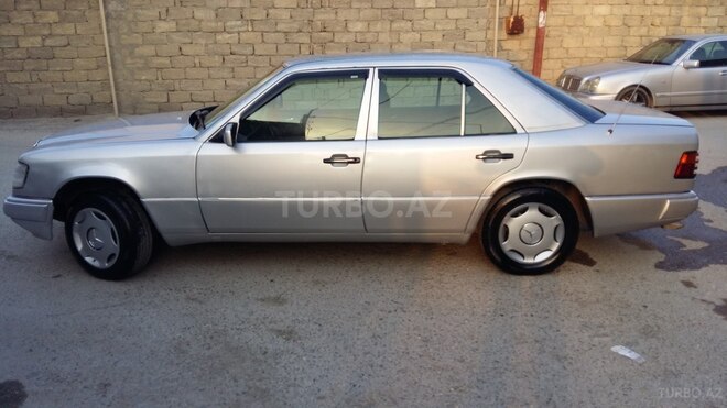 Mercedes E 200 1993, 473,000 km - 0.2 л - Bakı