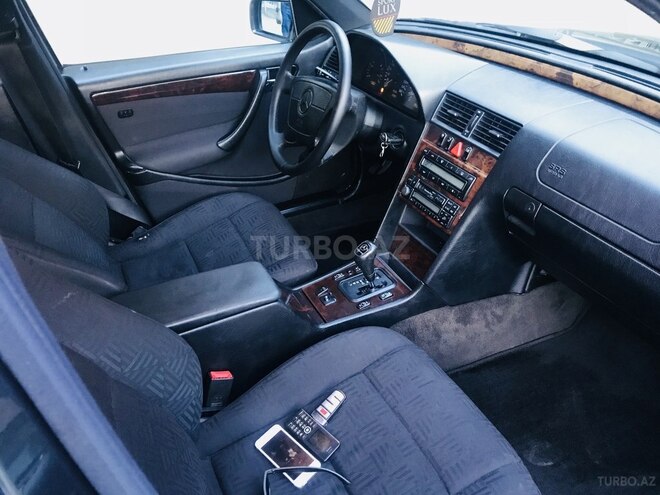 Mercedes E 240 1998, 289,000 km - 2.4 l - Sumqayıt