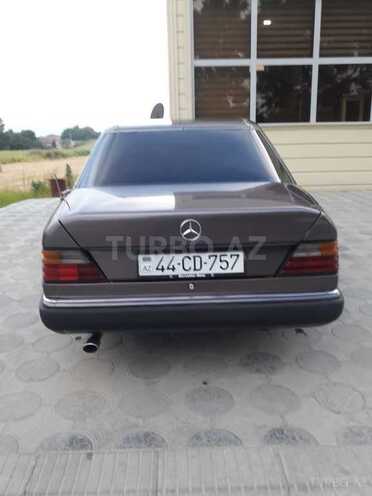 Mercedes E 250 1992, 201,045 km - 2.5 l - Masallı