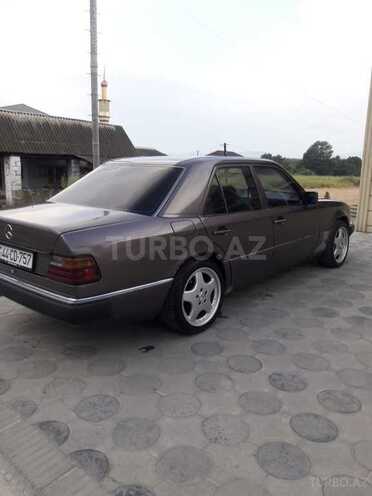 Mercedes E 250 1992, 201,045 km - 2.5 l - Masallı