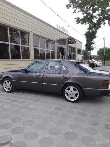 Mercedes E 250 1992, 201,045 km - 2.5 l - Masallı