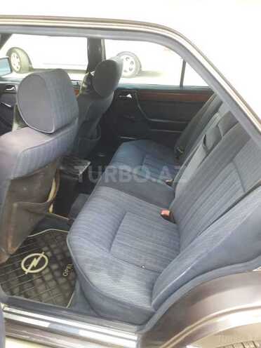 Mercedes E 250 1992, 201,045 km - 2.5 l - Masallı