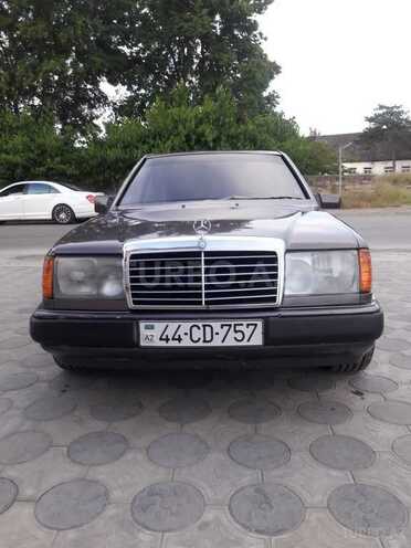 Mercedes E 250 1992, 201,045 km - 2.5 l - Masallı