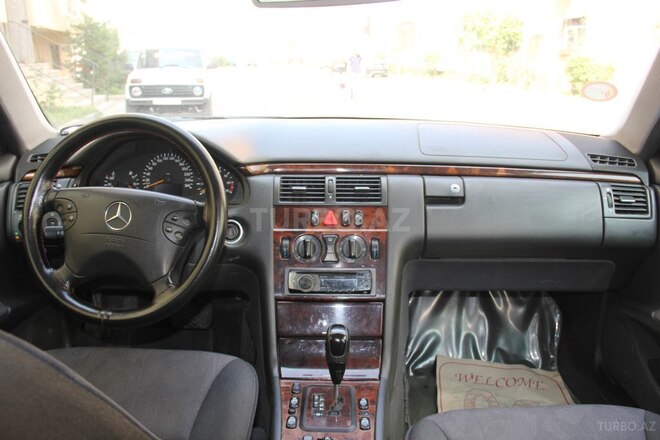 Mercedes E 240 2001, 290,000 km - 2.4 л - Bakı