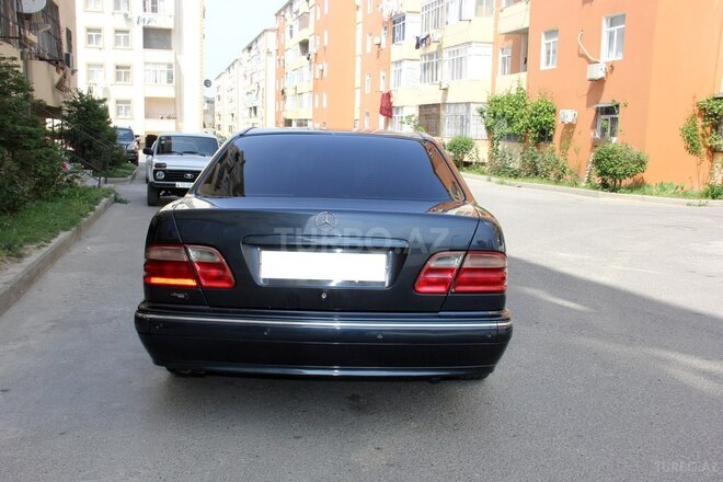 Mercedes E 240 2001, 290,000 km - 2.4 л - Bakı