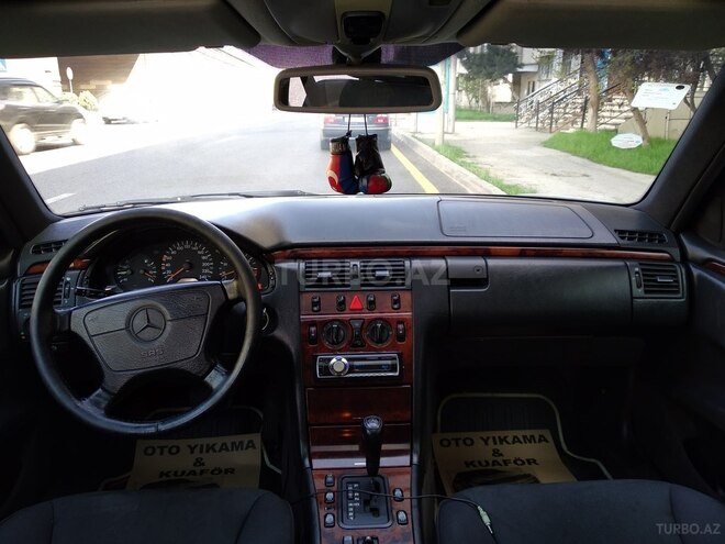 Mercedes E 240 1998, 257,000 km - 2.4 l - Bakı