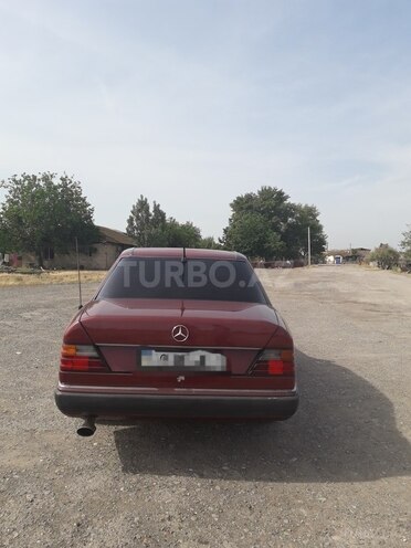 Mercedes E 250 1990, 484,146 km - 2.5 l - Yevlax