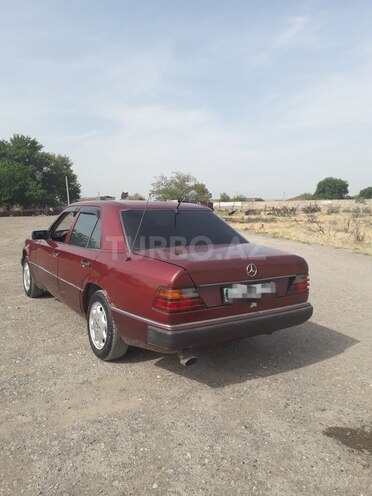 Mercedes E 250 1990, 484,146 km - 2.5 l - Yevlax