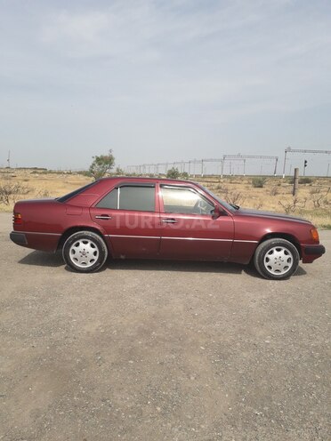 Mercedes E 250 1990, 484,146 km - 2.5 l - Yevlax